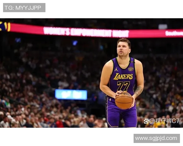 东契奇场均爆砍45+12+8成历史首人，里弗斯建议湖人送走詹姆斯